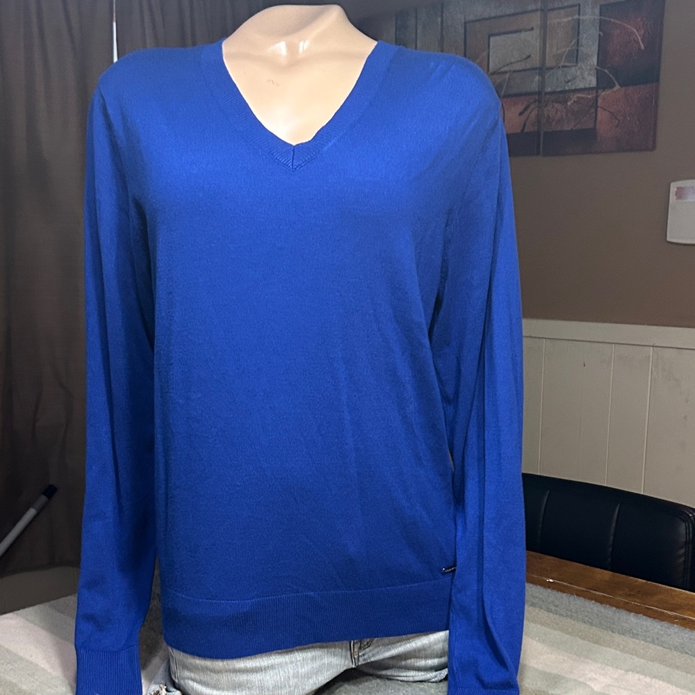 Calvin Klein Elegant Royal Blue V-Neck Sweater - soft